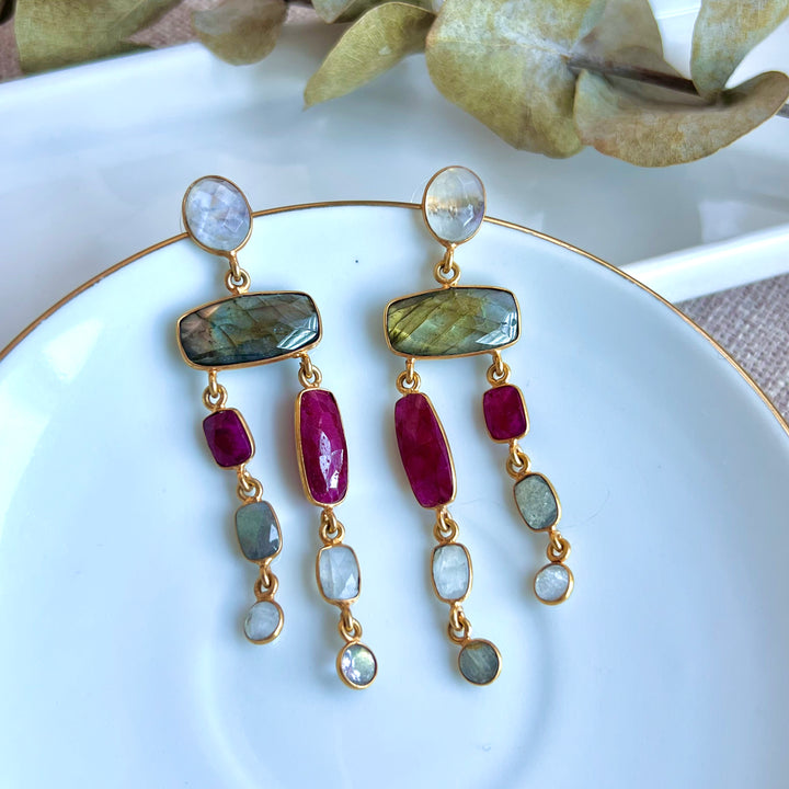 Boucles d'oreilles avec Grenat de Cannes, Labradorite et Pierre de Lune