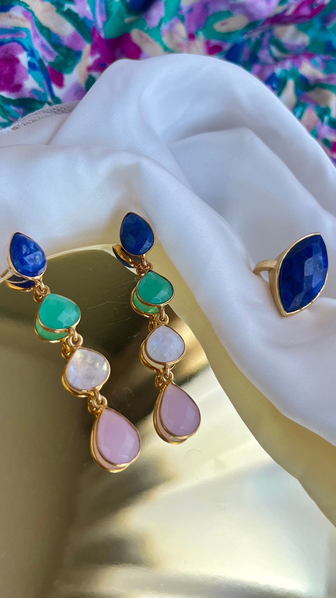 Boucles d'oreilles avec pierres Madame Blue, Aigue-marine, Lune et Rose