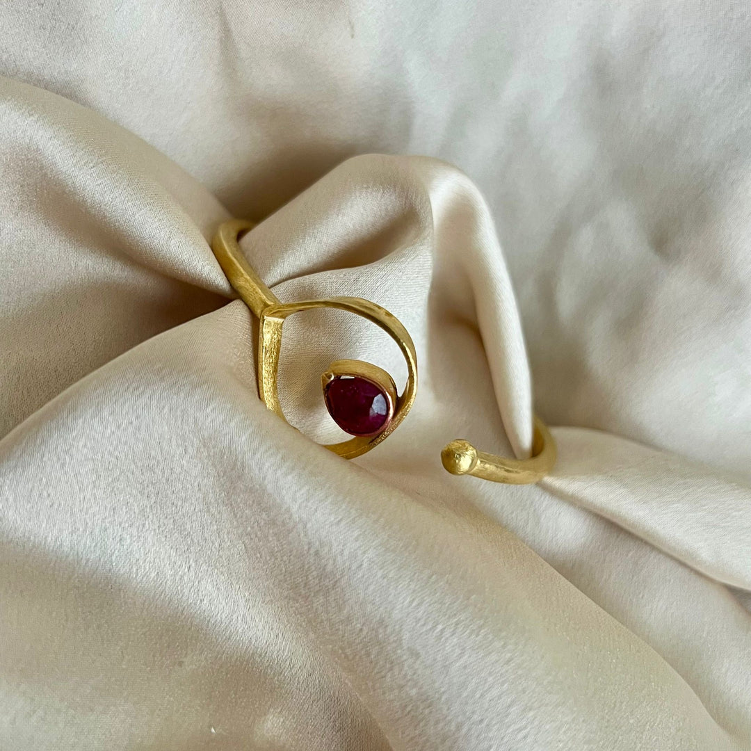 Bracelet with Aba Garnet stones