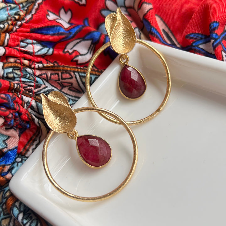 Boucles d'oreilles avec des pierres de grenat de Budapest