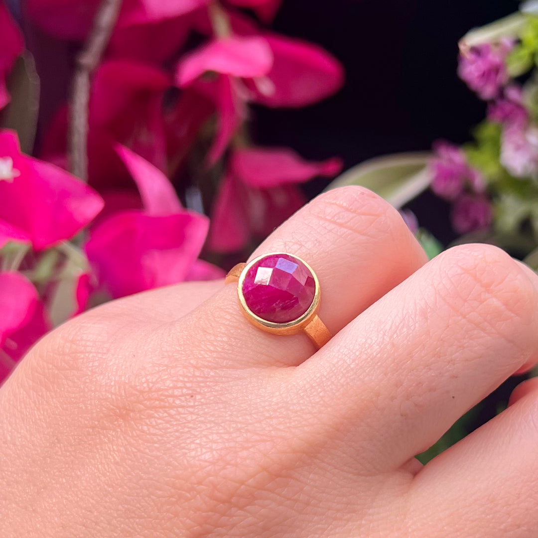 Anillo con piedras Maia Granate