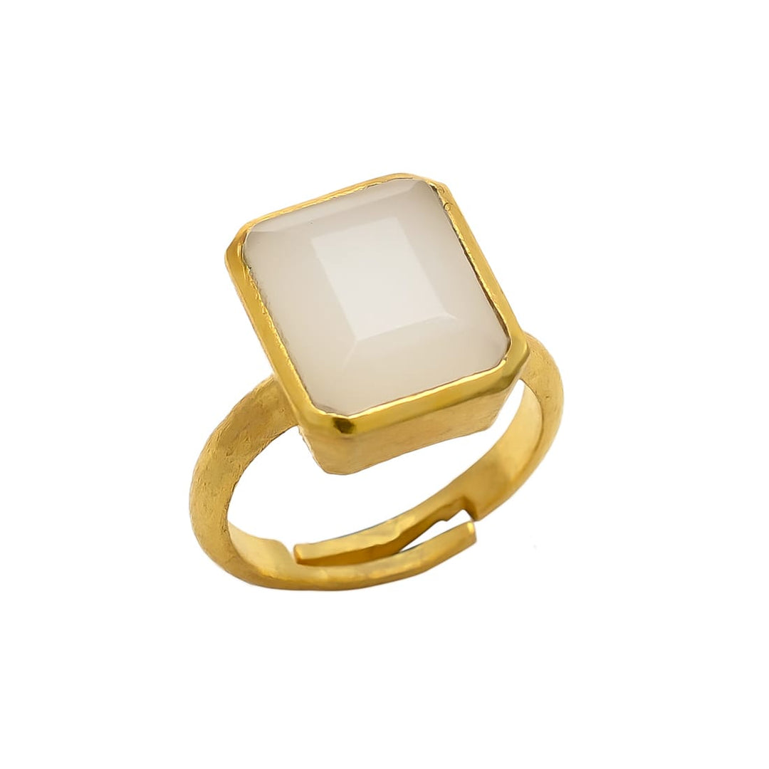 anillo con piedras de colores