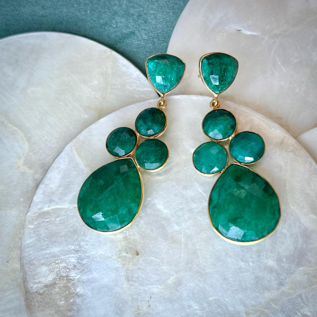 Boucles d'oreilles avec Liz Luna, rubis et pierres d'émeraude