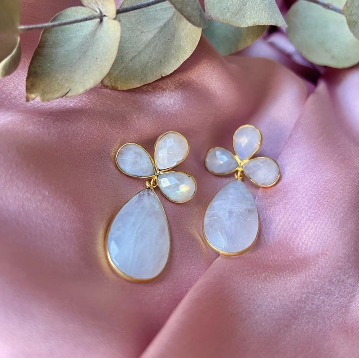 Boucles d'oreilles avec Rubis Trèfle et Pierres de Lune