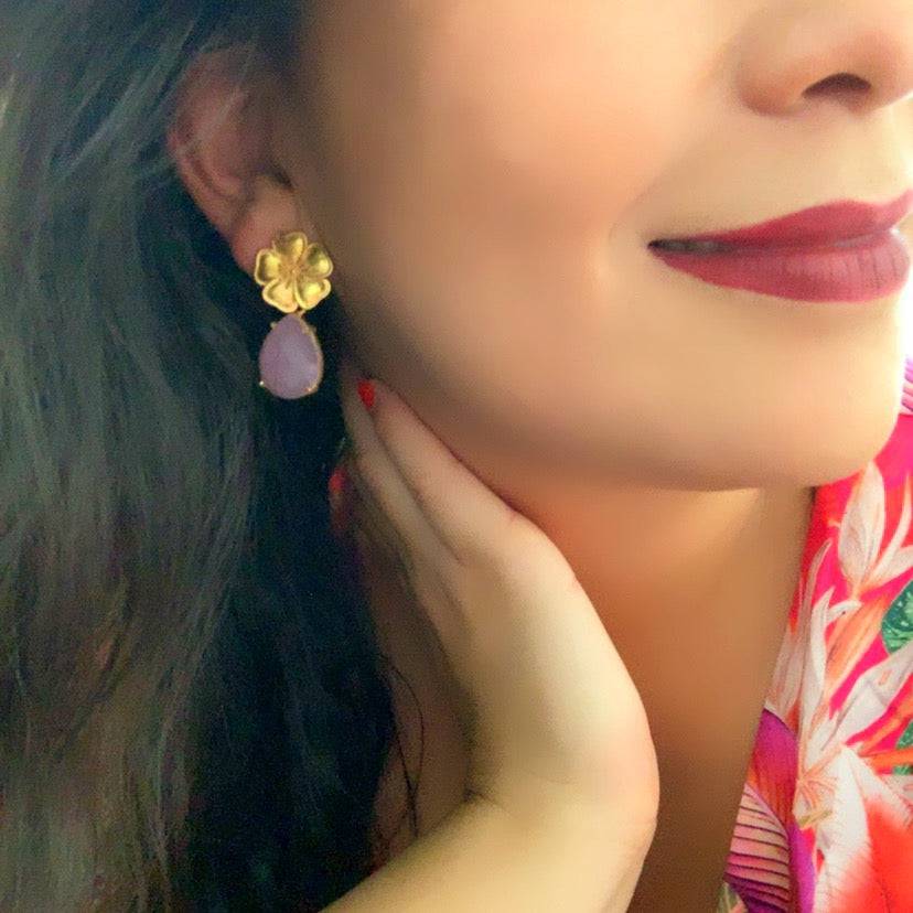 Pendientes con piedras Lirio Fucsia - Mestiza Joyas