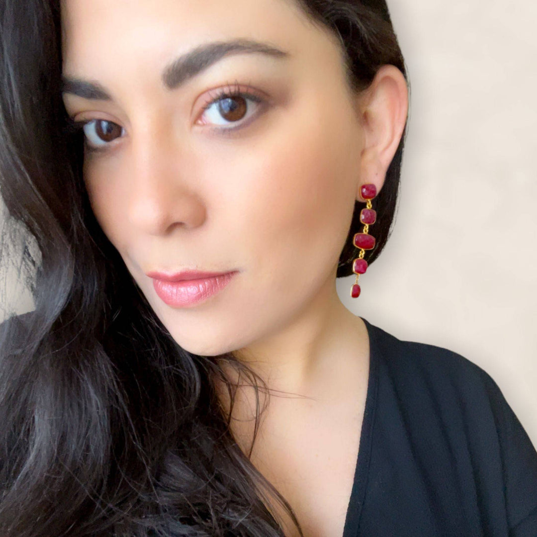 Pendientes con piedras Tui Piedra de Luna y Granate - Mestiza Joyas