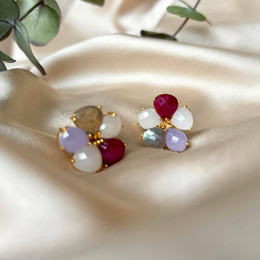 Pendientes piedras Flor Labradorita, Granate, Lila y Blanco - Mestiza Joyas