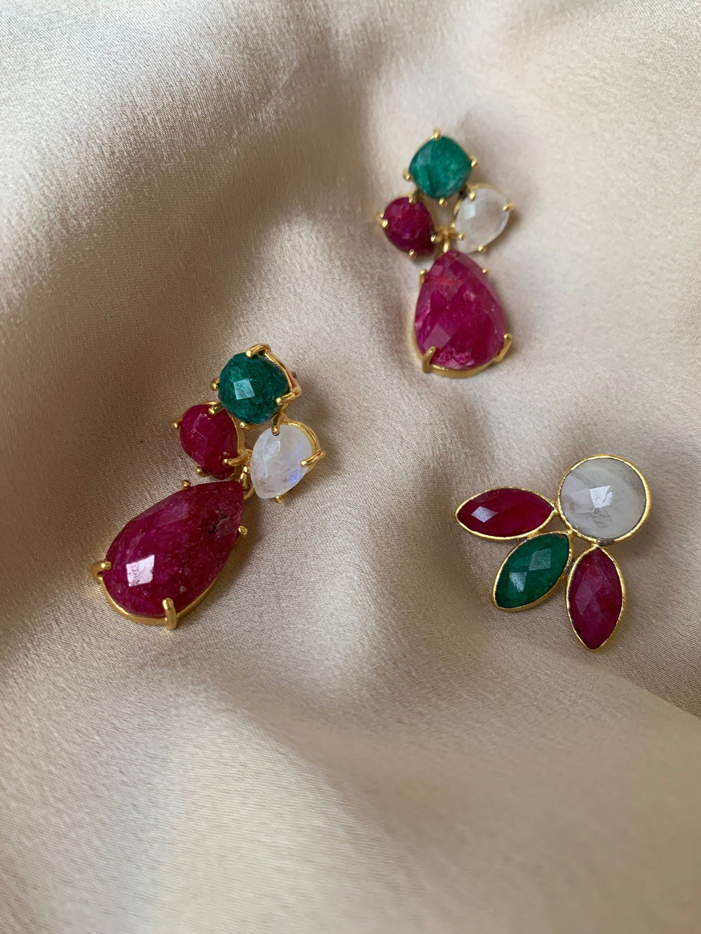 Pendientes con piedras Chiara Esmeralda, Rubí y Luna - Mestiza Joyas