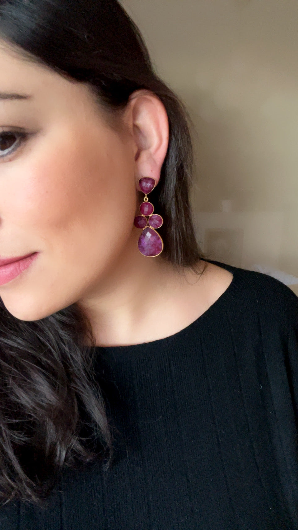 Boucles d'oreilles avec Liz Luna, rubis et pierres d'émeraude