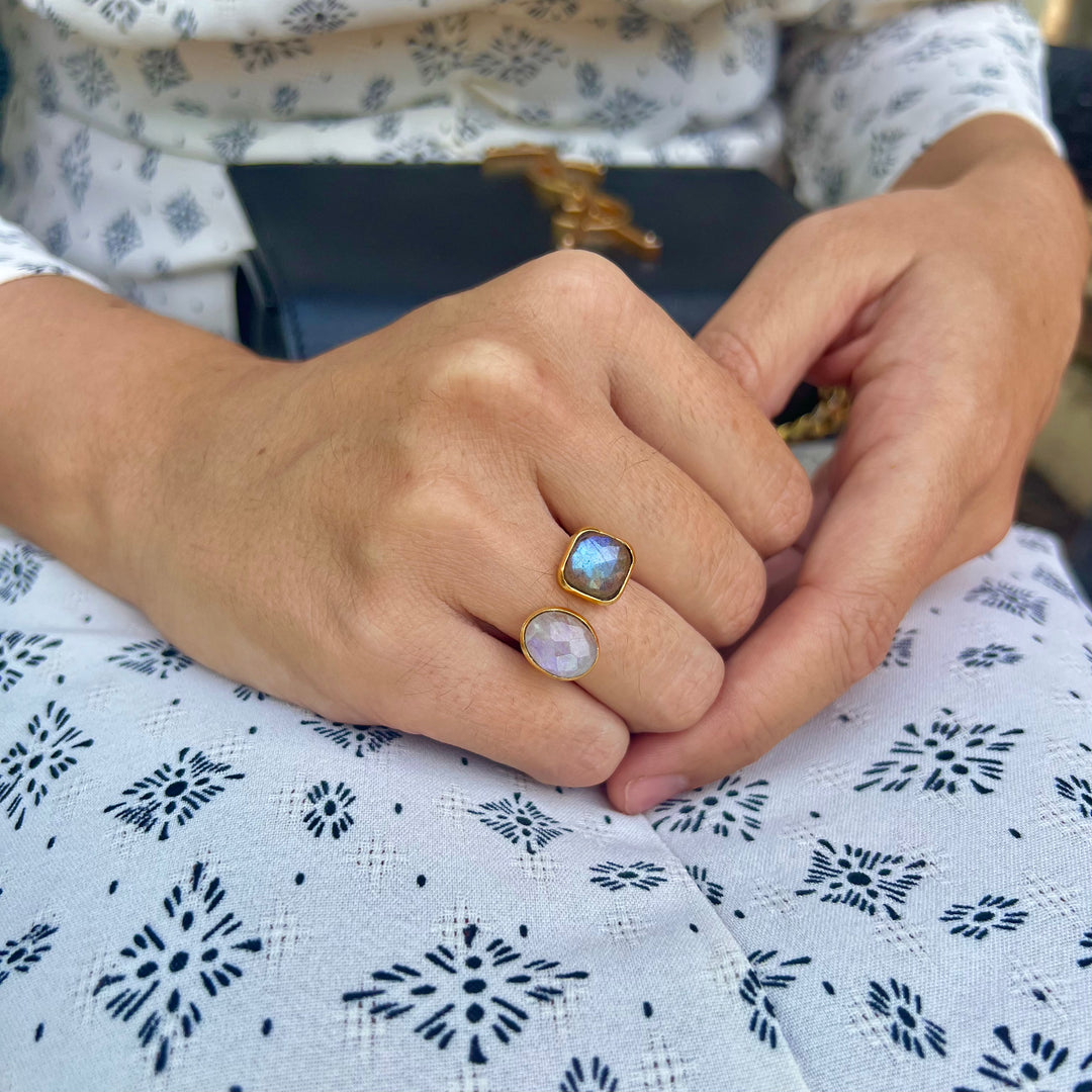 Anillo elegante disponible en diferentes colores. ¿A qué esperas para comprar tu anillo? ¡Entra ahora!
