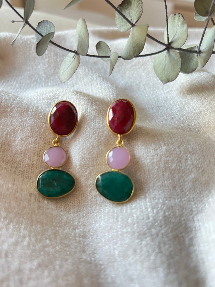 Pendientes con piedras Begonia Granate, Rosa y Verde - Mestiza Joyas