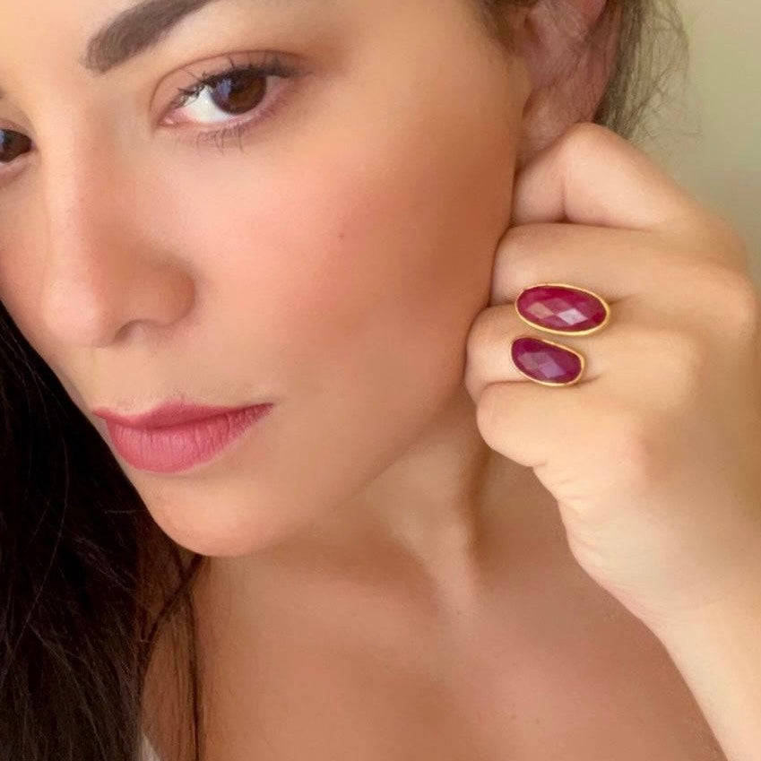 Ring with Allegra Garnet stones