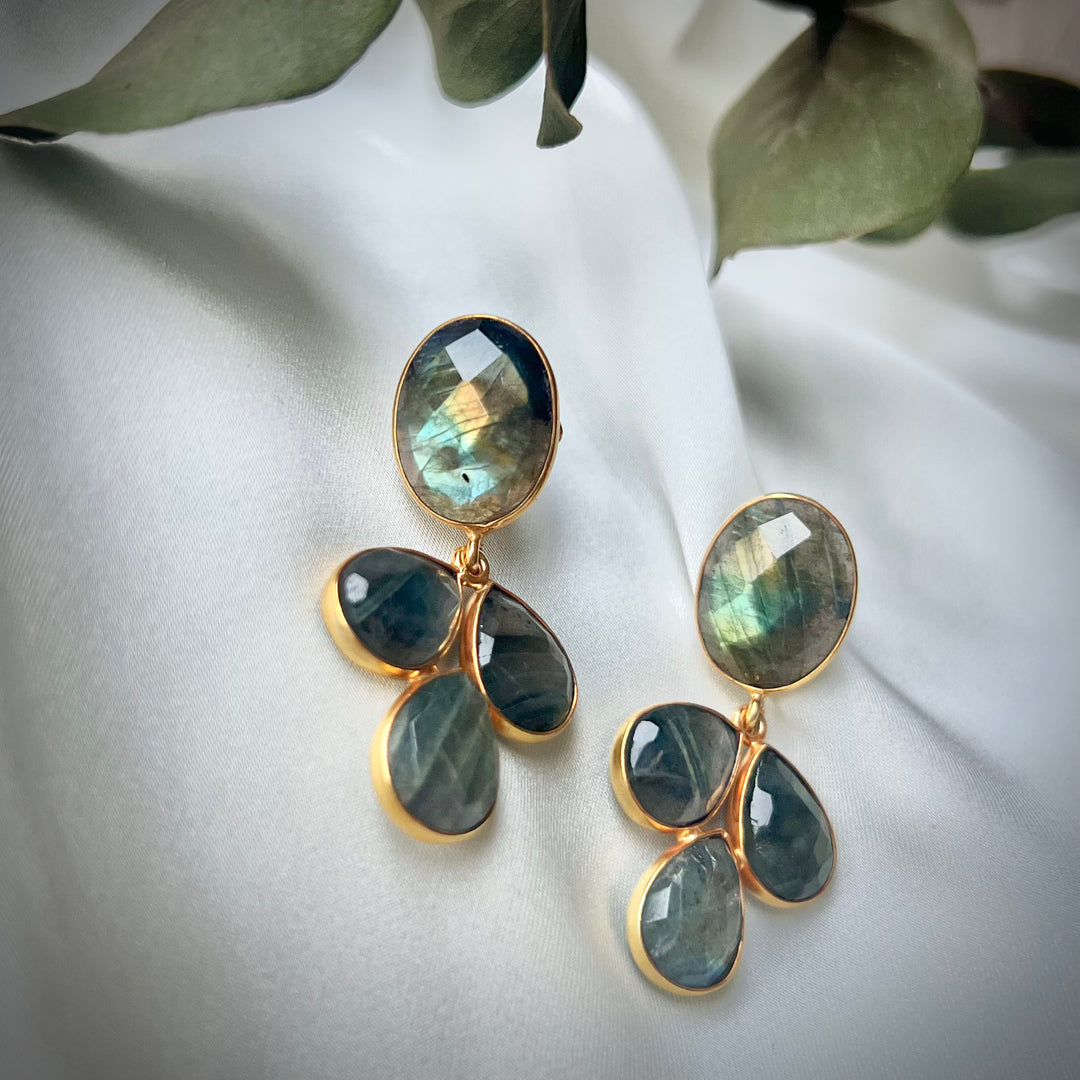 Boucles d'oreilles grenat et pierre de Dubaï verte