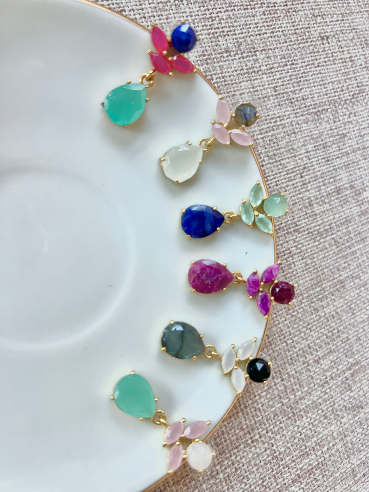 Boucles d'oreilles avec tulipe labradorite, pierres roses et blanches