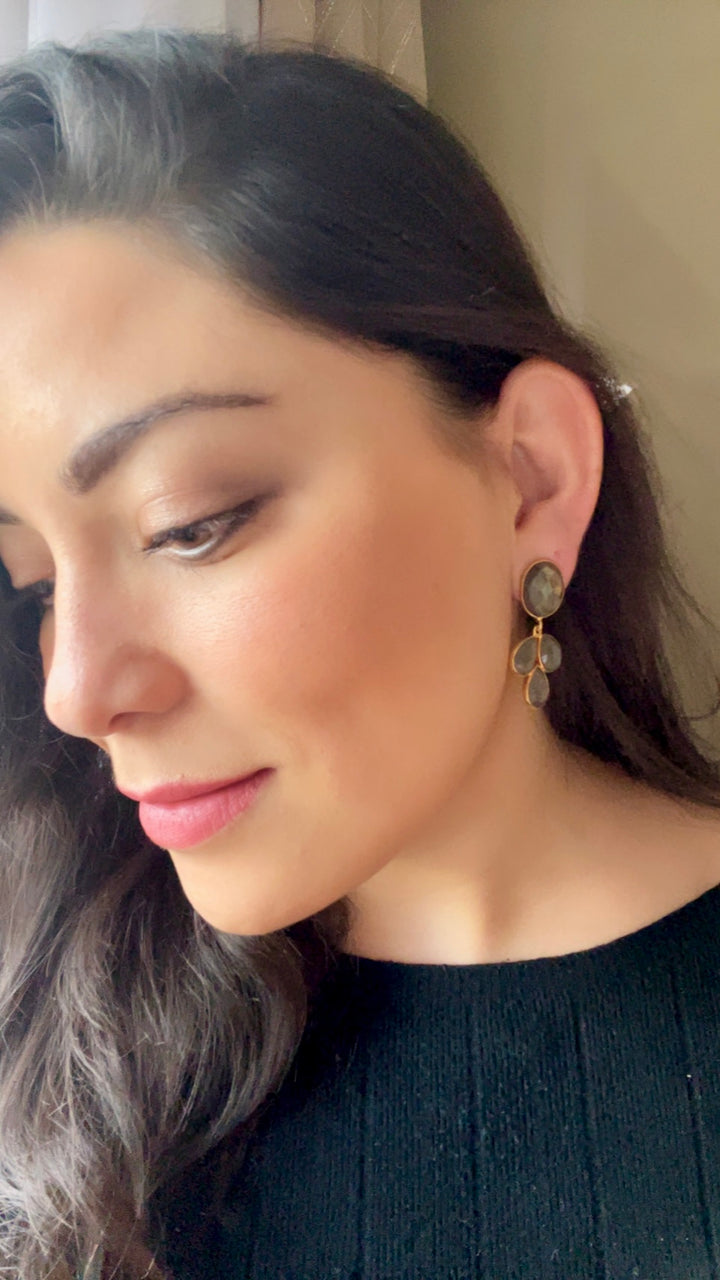 Boucles d'oreilles grenat et pierre de Dubaï verte