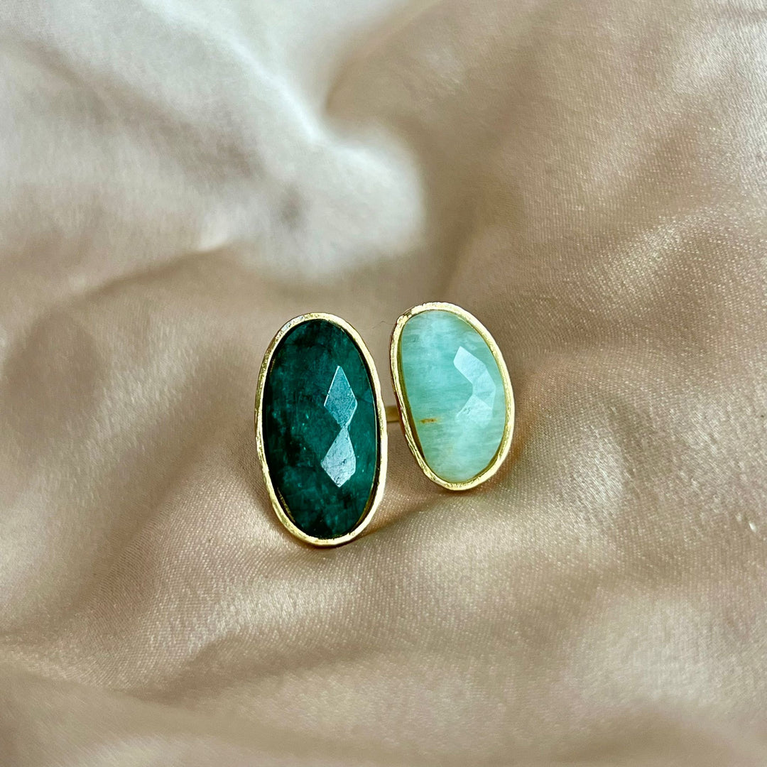 Ring with Allegra Emerald and Aquamarine stones
