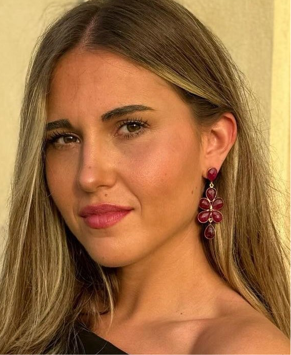 Boucles d'oreilles avec des pierres de grenat de Madrid