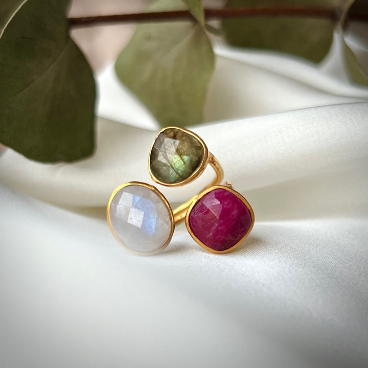 Ring with Moonstone, Garnet and Rose Soul stones