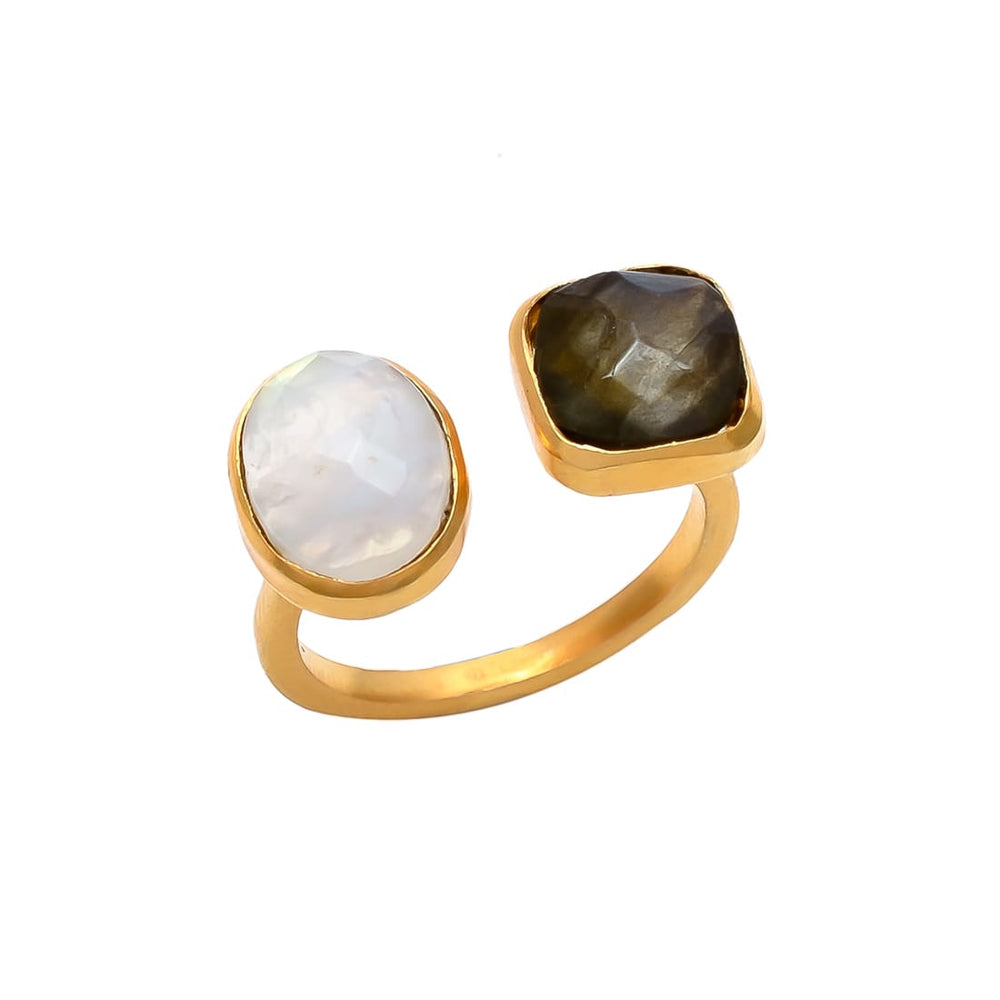 Anillo con piedras disponible en diferentes colores. ¿A qué esperas para comprar tu anillo? ¡Entra ahora!