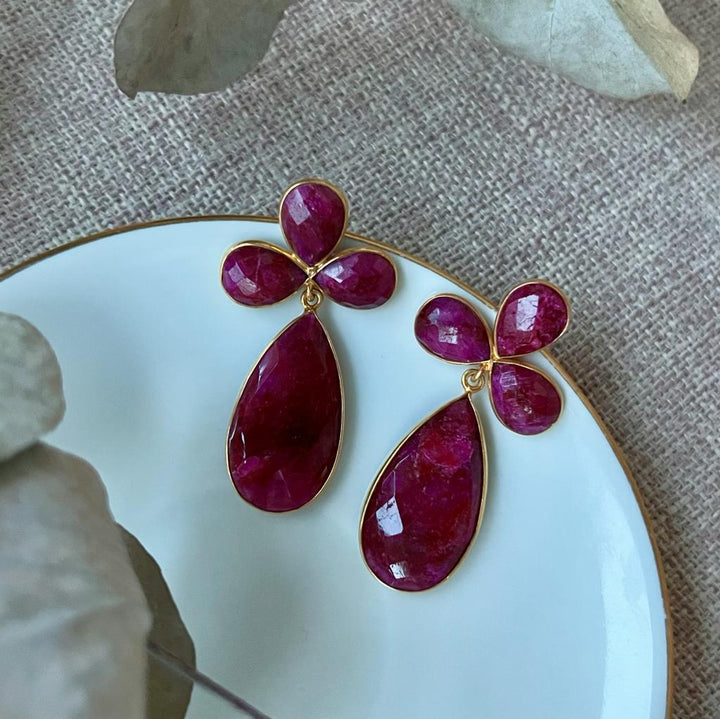 Earrings with Green Clover and Garnet stones